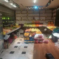 کارگر میوه فروشی