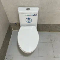 توالت فرنگی کارکرده و رادیاتور حوله خشک کن