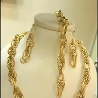 مدال و گردنی طلا|جواهرات|قم, چهار مردان|دیوار