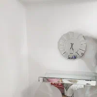 میز کنسول و ساعت