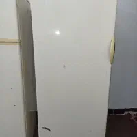 یک دستگاه یخچال و یک عدد فریزر