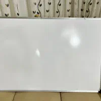 تخته وایت‌برد ۱۱۷×۶۵ تمیز و سالم