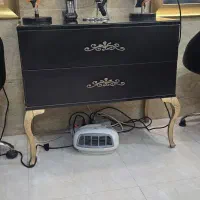 دو عدد میز  چوبی کشو داره کاملا سالم