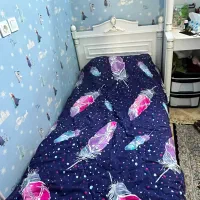 تخت و میز تحریر