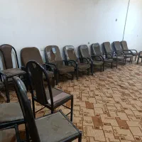 تعدادی صندلی در حدنو