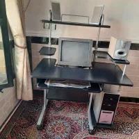 کامپیوتر و میز