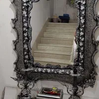 آینه و شمعدان همراه با تخت و دراور و خوشخواب