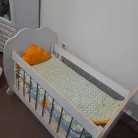 تخت کنار مادر