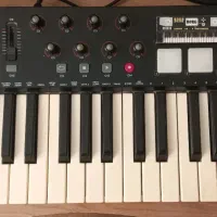 میدی کیبورد M-Audio OXYGEN25