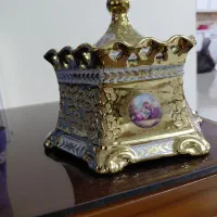 شکلات ویا آجیل خوری لیلی ومجنون