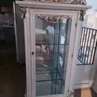 ویترین پایه دار