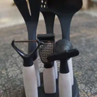 ست پوست کن و سیر له کن و در بازکن و کفگیر ملاقه