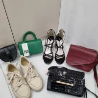 تعدادی کیف چرم و کفش نو