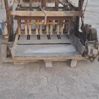 دوعدد دستگاه بلوک زنی ۴قالبه و۵قالبه