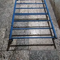 تخت فلزی