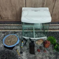 آکواریوم با تمامی تجهیزات