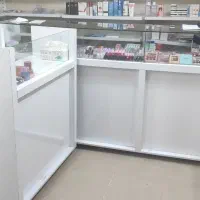 میز پیشخوان و ویترین مغازه