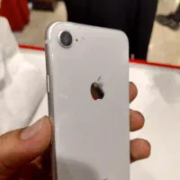 اپل iPhone 8 با حافظهٔ ۶۴ گیگابایت