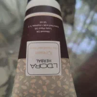 محصولات آرایشی وبهداشتی لدورا|آرایشی، بهداشتی، درمانی|فولادشهر, A2|دیوار