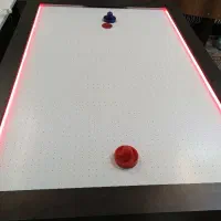 ایرهاکی و فوتبال دستی هشت میل