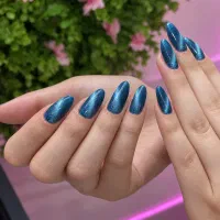 خدمات و اموزش کاشت ناخن