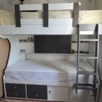 تخت دو طبقه و میز تحریر