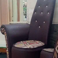 پرده و مبل میزبان