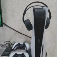 PS5 Standard edition همراه با دو دسته و پایه شاژر