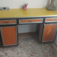 یک عدد میز کار