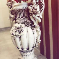 گلدان به همراه گل مصنوعی