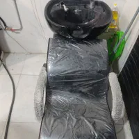 صندلی انتظار و سر شور خوابیده