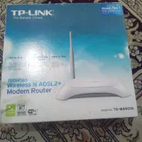 تعدادی مودم‌ .وای فای وکابل شبکه