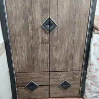یک عدد کمد لباسی در حد نو