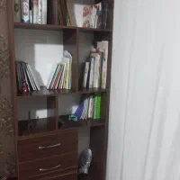 کتابخونه نو  با صندلی