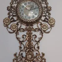 ساعت دیواری و تابلو