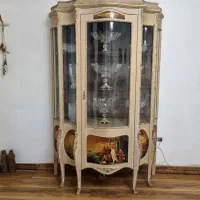 ویترین تمام چوب  کلاسیک با ۵  تکه تابلو نقاشی دست