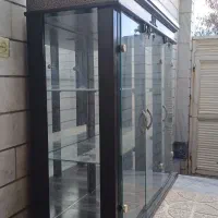 ویترین شیشه ای