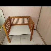 تخت کنار مادر