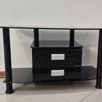 میز تلویزیون شیشه ای
