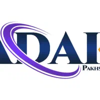 منشی خانم با ظاهر آراسته و فن بیان بالا،اداری
