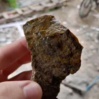سنگ با رگه های طلا