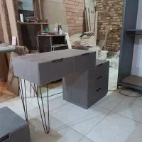 میز آرایش همراه با دو پاتختی