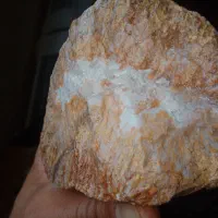 سنگ زیبا و باارزش