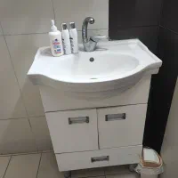 فروش دو عدد روشویی و آینه PVC سالم