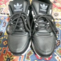 سلام یک جفت کتونی نو به فروش می‌رسد