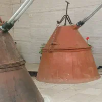 کارگر راهنمای مسافر با موتوراز خیابان تا کارگاه