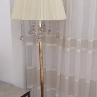 یک عدد آباژور ایستاده