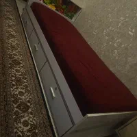 تخت خواب.بوفه.میز لب‌تاپ