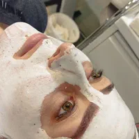 نیازمند مدل برای پاکسازی پوست