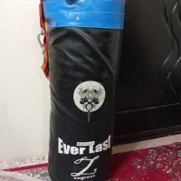 کیسه بوکس و دستکش